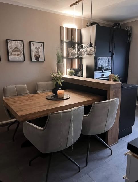 Sala de jantar integrada com marcenaria